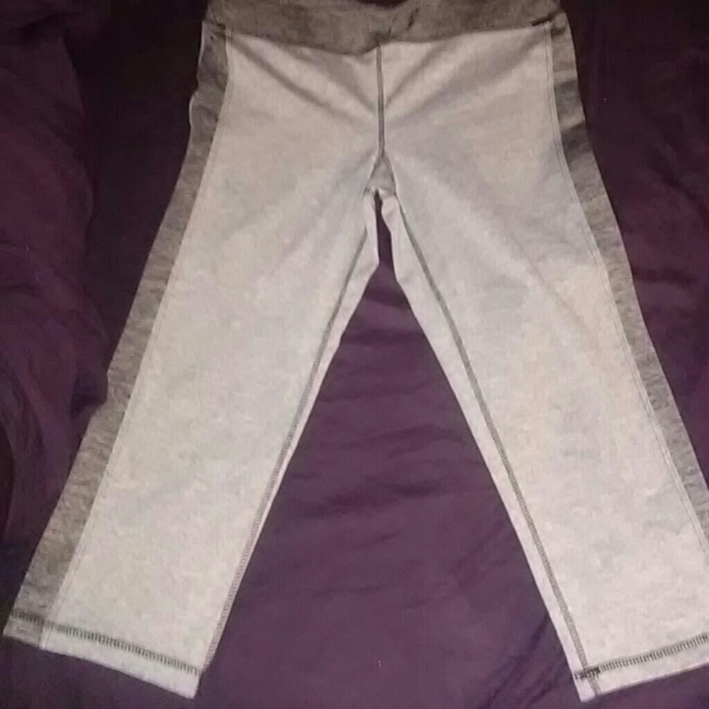 SPANDEX CAPRIS - Picture 2 of 3
